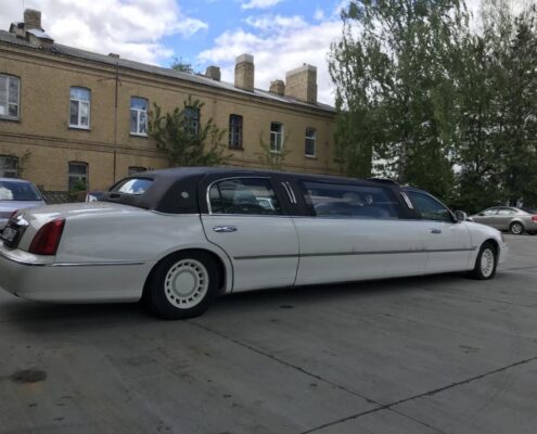 lincoln-town-car-2004-goda-1