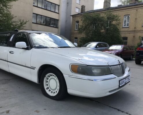 lincoln-town-car-2004-goda-3