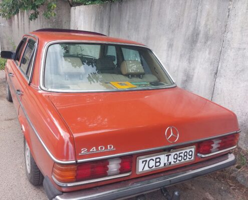 Mercedes-Benz-W123-1982-goda-1