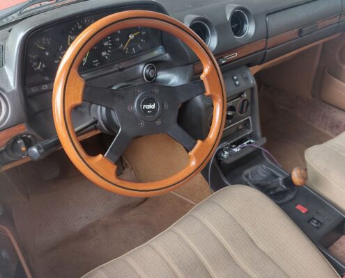 Mercedes-Benz-W123-1982-goda-2