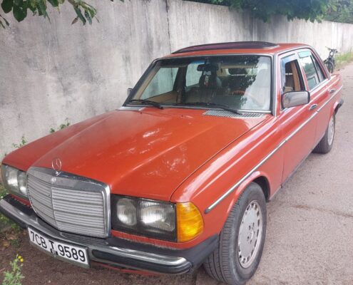 Mercedes-Benz-W123-1982-goda