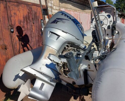 Motornaya-lodka-lafet-motor-Honda-300